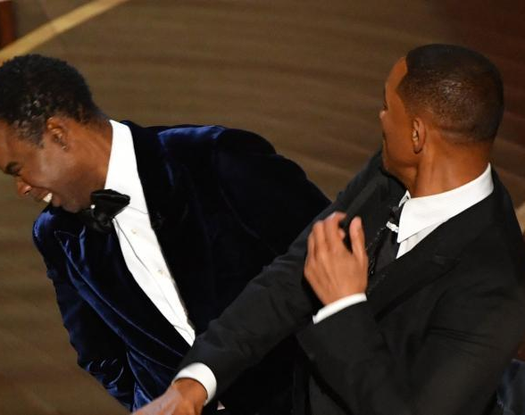 Escándalo en los Oscar: Will Smith golpeó a Chris Rock por burlarse de su esposa