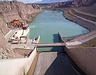 Turistas reclaman por un dron que se caó en la usina del Dique de Ullum y no pueden sacarlo 