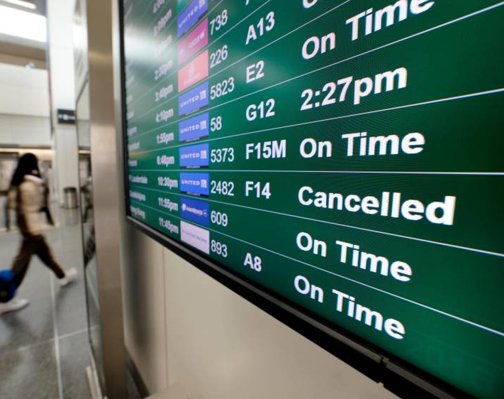 Más de 7.000 vuelos cancelados en el mundo durante Navidad por el avance de la variante Ómicron