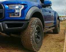 Las automotrices podrían frenar la producción de pickups por falta de cubiertas