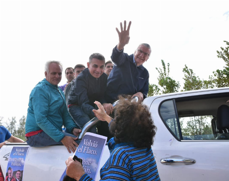 Los jachalleros recibieron a Gioja y Gramajo con una multitudinaria caravana 