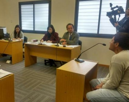 Un albañil fue condenado por tocarle la cola a la dueña de la casa donde trabajaba