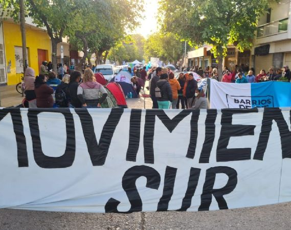 Acampan reclamando promesas y derechos incumplidos