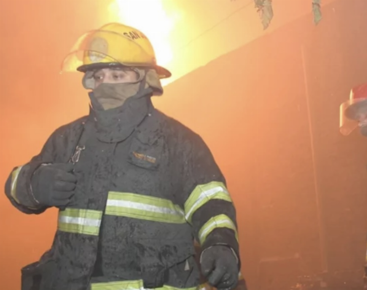 Una falla en una cocina provocó un gran incendio en una vivienda 