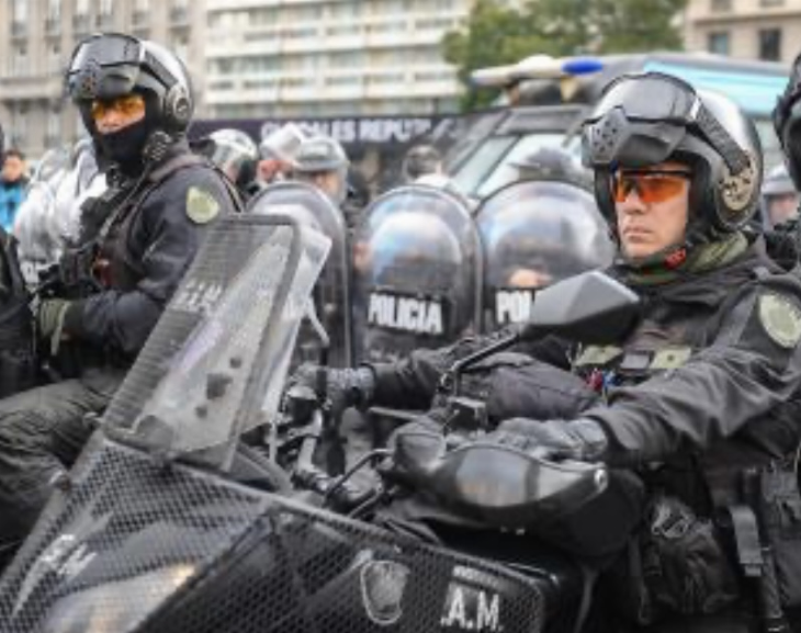 Un muerto tras la represión de la Policía de la Ciudad en el Obelisco