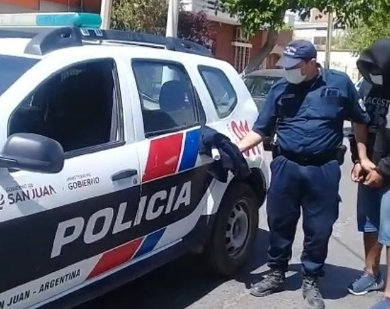¿Se tomaron todo el vino? Quisieron robar en una bodega y uno terminó preso