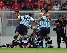 Racing ganó y se prendió