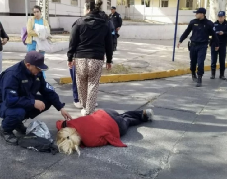 Una mujer se cayó de un colectivo en movimiento y tuvo que ser hospitalizada 
