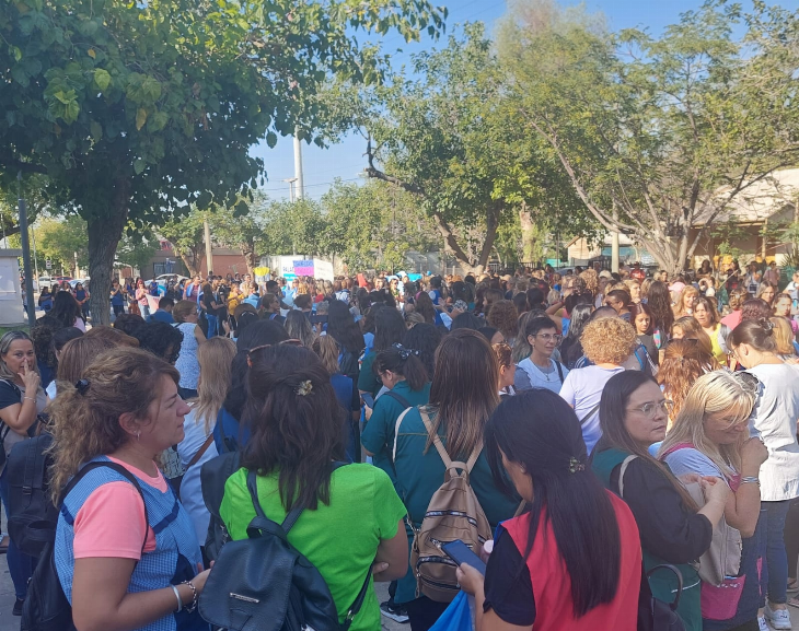 Docentes autoconvocados reclamaron por sueldos dignos y mejores prestaciones