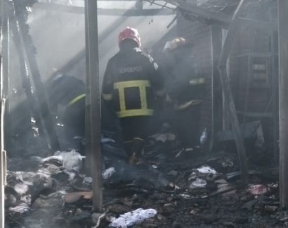 Salió a trabajar y cuando volvió su casa había sido consumida por el fuego
