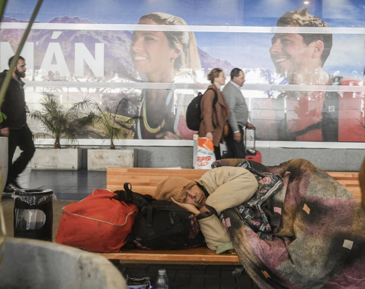 Desalojan a 160 personas que dormían dentro de Aeroparque