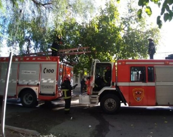 Una precaria vivienda en Angaco quedó destruida por un incendio