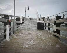 El huracán Idalia tocó tierra en Florida, hay inundaciones en la costa y 200 mil usuarios sin electricidad