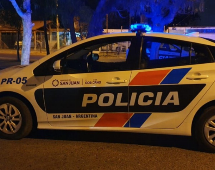 Murió en el acto tras ser atropellado mientras caminaba junto a su moto pinchada