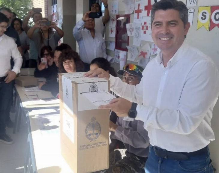 Orrego fue a votar sobre el mediodía y dijo que esto fue sorpresivo y el resultado lo dará la gente 