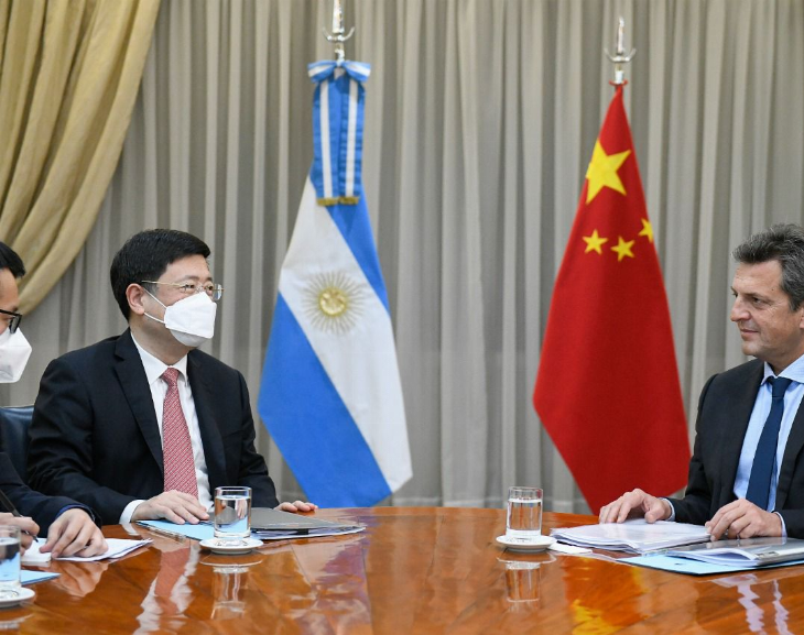 Argentina reemplaza el dólar por el yuan para pagar importaciones a China