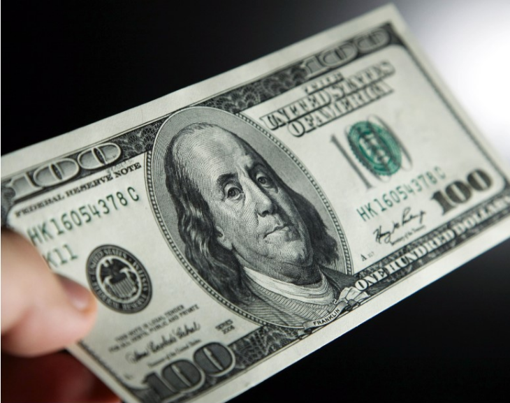 Dólar: la cotización libre aclanzó los $210 y cierra el año con un nuevo récord