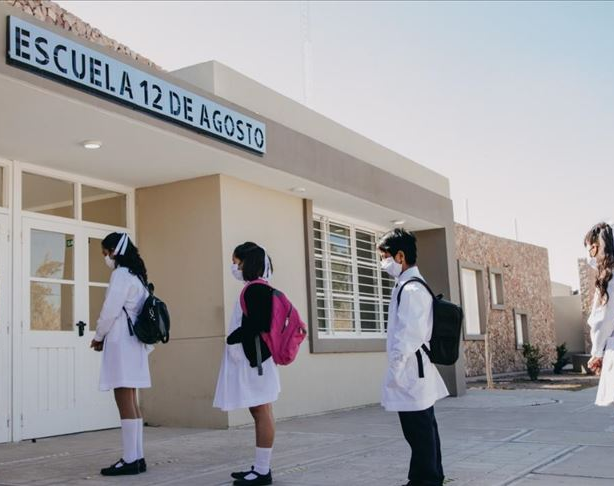Estas son las escuelas que comenzarán en San Juan con la hora extra