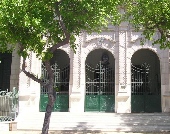 Los padres se expresaron ante presunto contenido inapropiado en una clase de teatro