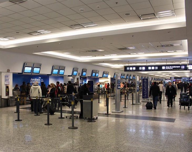 Aeroparque: hay demoras y cancelación de vuelos por una medida de fuerza
