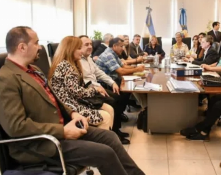 Los docentes piden se revean las paritarias antes del 2 de julio 