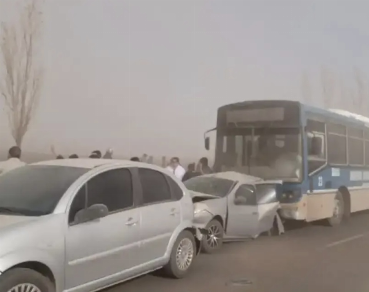 Muertes en Mendoza por el Zonda: un muerto en un accidente de tránsito y otro aplastado por un kiosco de diarios