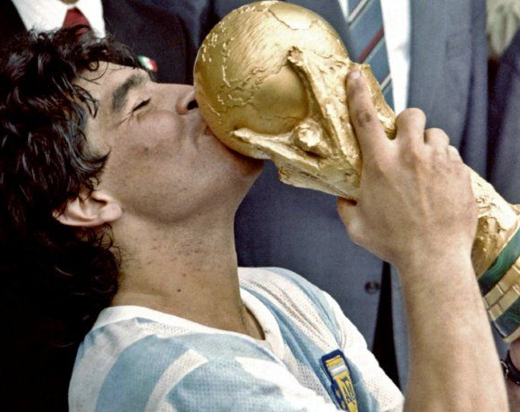 El recuerdo de la FIFA por el cumpleaños de Maradona