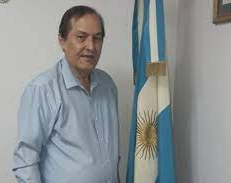 Luego de 35 años Juan José Chica deja su cargo y le da paso a una mujer 