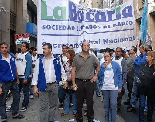 Bancarios acordaron un aumento del 43% en la revisión paritaria
