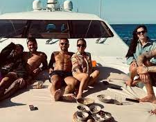 Tini Stoessel y Rodrigo de Paul disfrutan sus vacaciones junto a los jugadores de la Selección Argentina: las fotos