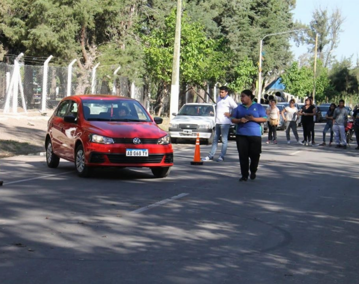 Carnet de conducir: buscan unificar el de auto y moto