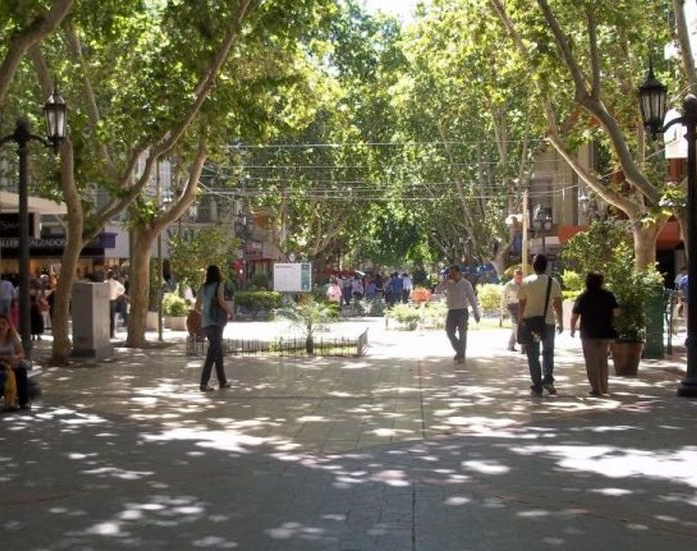 El comercio propone trabajar los feriados y el sindicato salió al cruce