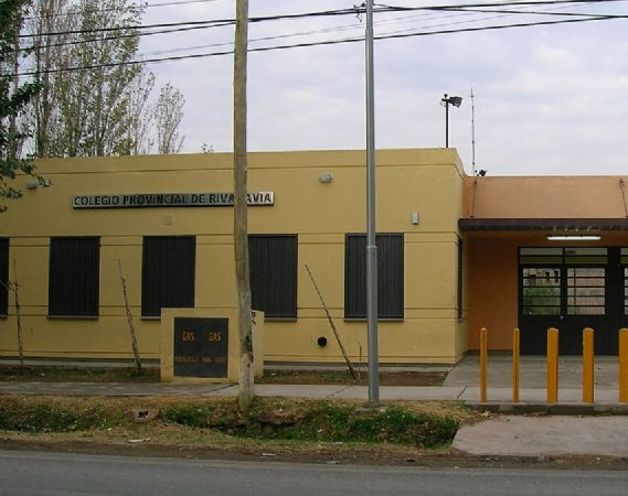 En una travesura, dos alumnos consumieron pastillas y fueron internados
