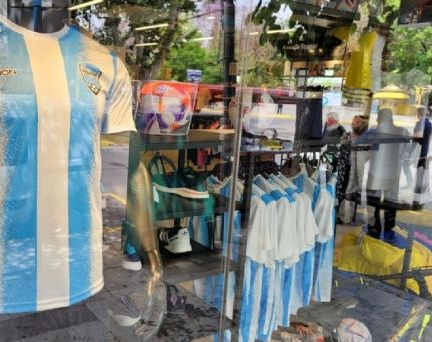 Efecto Mundial:  la venta de indumentaria se retrasó por el fútbol
