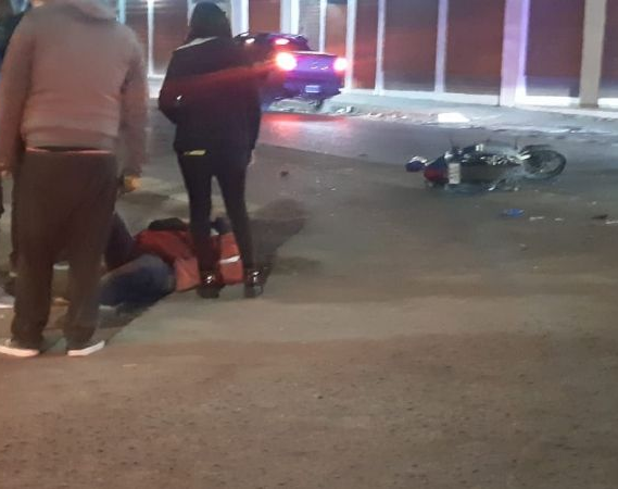 Accidente en Capital dejó a un motociclista internado y con múltiples fracturas