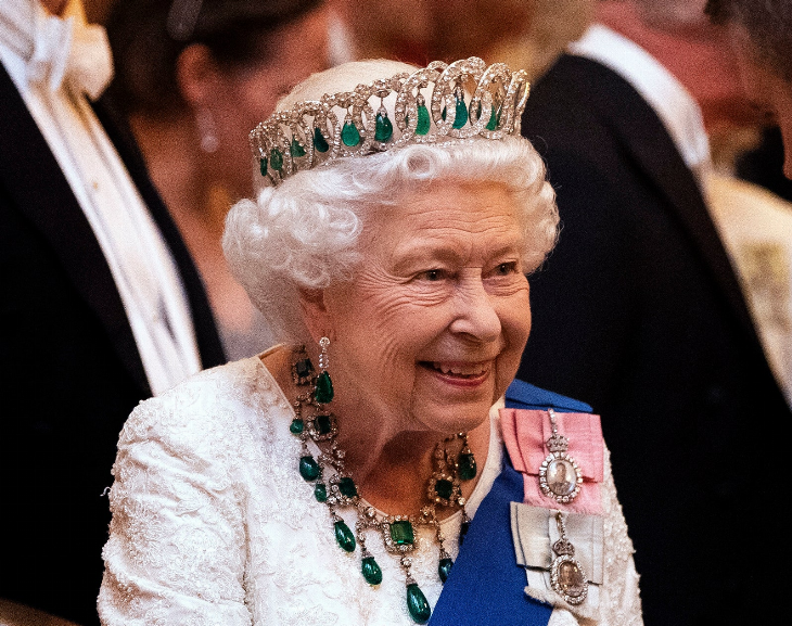 La reina Isabel II tiene COVID-19