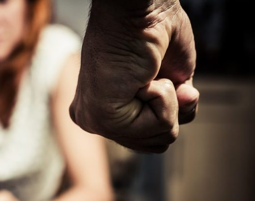 Detuvieron a un hombre por golpear salvajemente su ex pareja