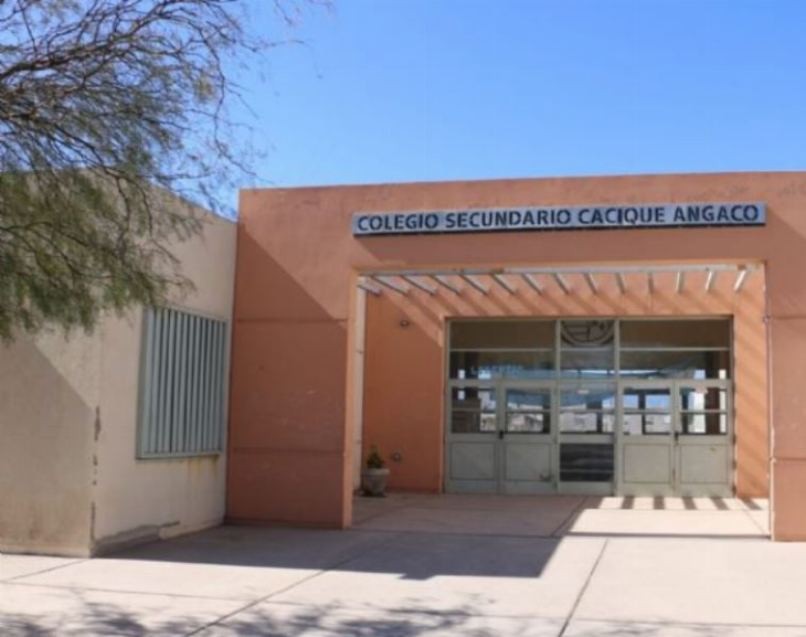 Arreglaron el caño roto del hospital de Angaco y funciona normal