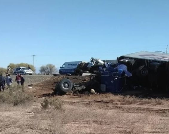 Chocaron tres camiones y murieron dos personas en plena ruta 40