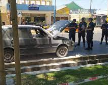Se le incendió el auto frente al Centro Cívico 