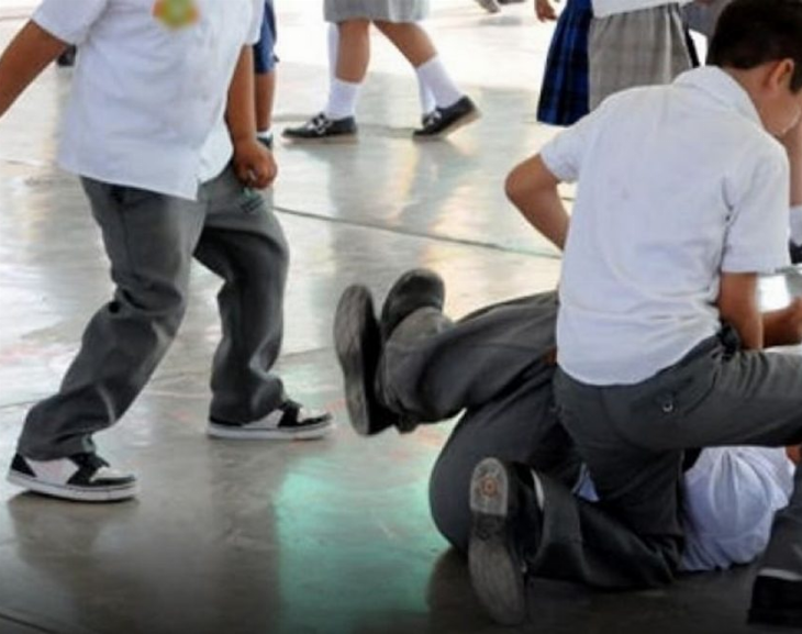 Denuncian que un alumno de quinto grado atacó con cuchillo y tijeras a compañeros