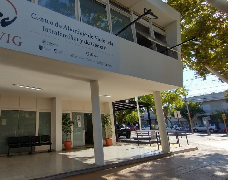 La golpeó y trató de ahorcarla: en la esquina de Cavig, lo detuvieron