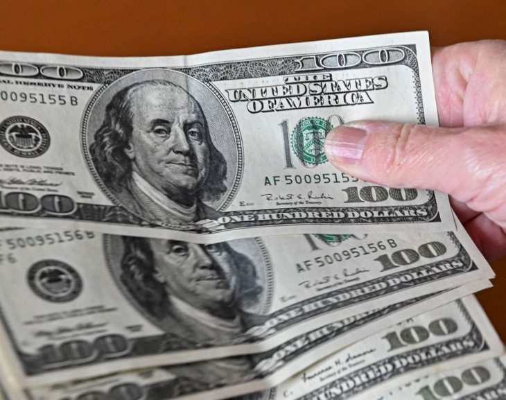 Cómo aliviar los gastos en dólares con la tarjeta de crédito 