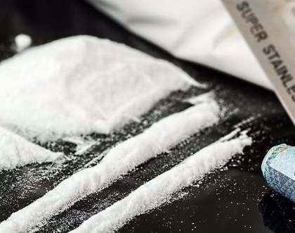 Venía con "de todo": lo atraparon con cocaína, marihuana, pastillas y una pistola