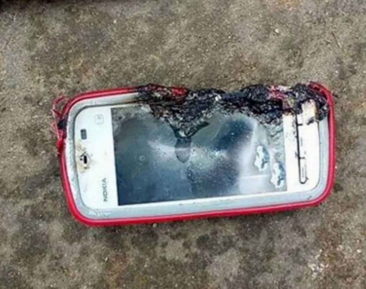 Por querer cargar el celular, un joven de 18 años murió electrocutado