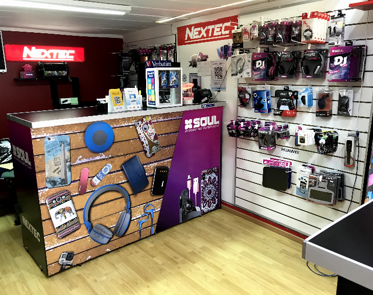 Pidió un cambio de auriculares y recibió una respuesta inesperada: "No le hago cambios a zurdos empobrecedores"