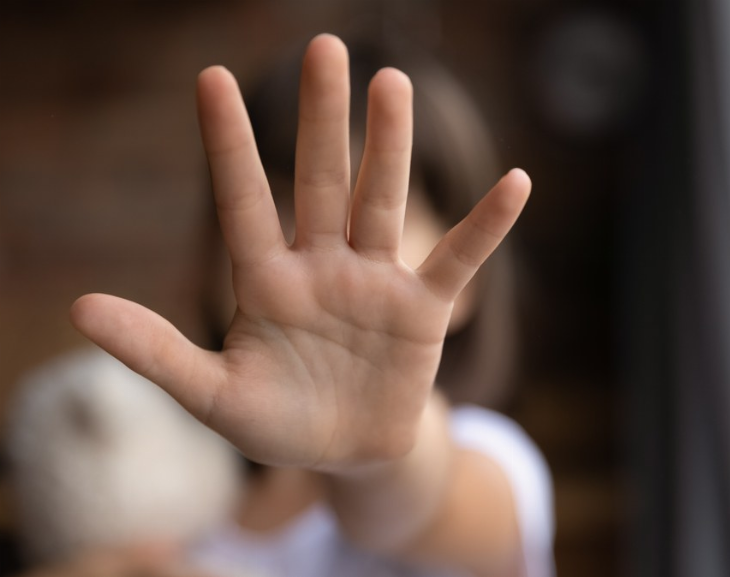 Una chica de 16 años denunció que fue empalada por celadoras de un hogar estatal