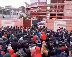 Independiente es un infierno: gravísimos incidentes entre hinchas y la policía