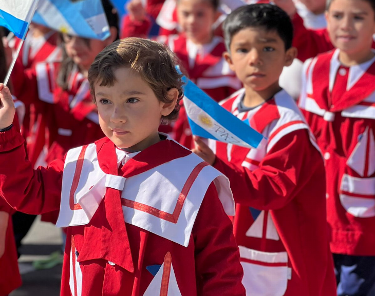La emoción se sintió en el multitudinario Desfile de Jardines en Chimbas 