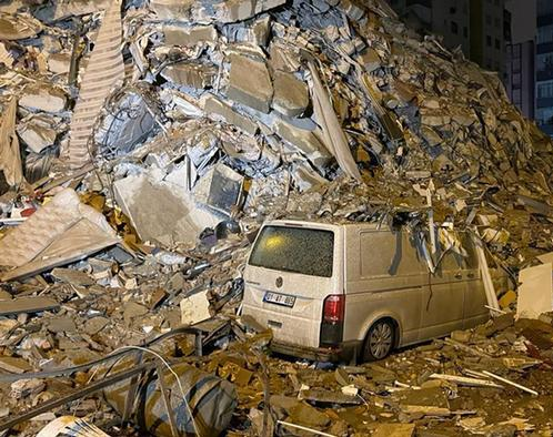 Más de mil muertos en Turquía y Siria tras un terremoto de magnitud 7,8